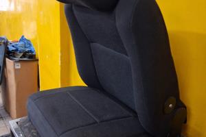 Sedile girevole motorizzato per accesso disabili