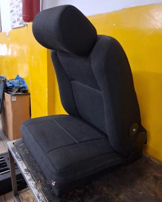 Sedile girevole motorizzato per accesso disabili