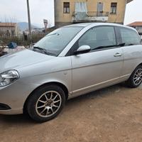 ypsilon 