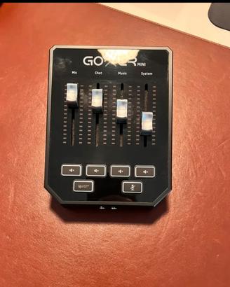 Kit Audio Pro: Microfono Shure MV7X + GoXLR Mini