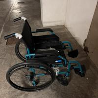 Carrozzina per persone con disabilità
