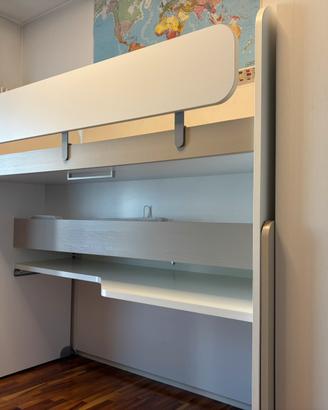 Letto a soppalco con scrivania estraibile e scala