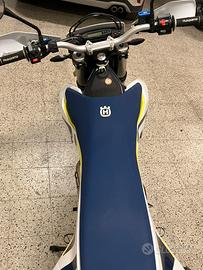 Moto husquarna 701