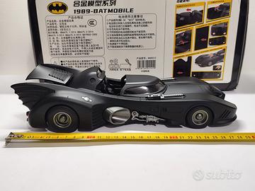 Batman 1989 Batmobile in Pressofuso 30cm