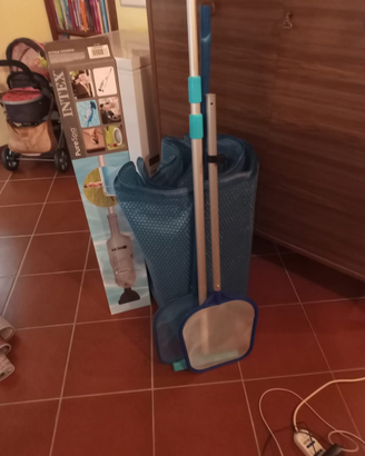 Attrezzatura per piscina