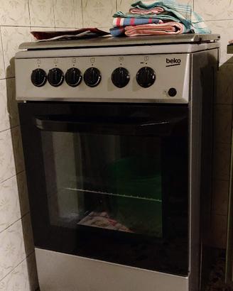 Cucina gas+forno elettrico Beko libera installaz