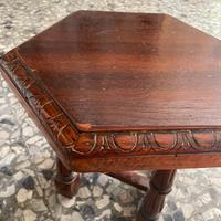 Sgabello in legno antico