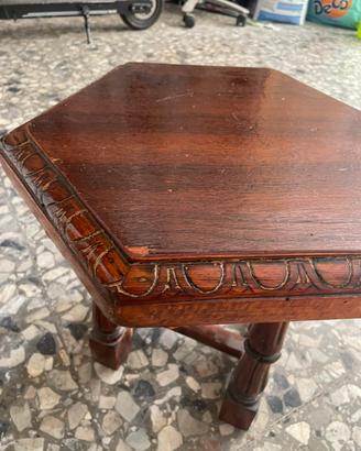 Sgabello in legno antico