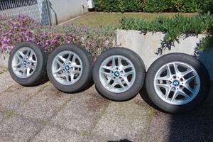 Cerchi in lega BMW con pneumatici estivi