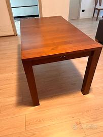 Tavolo in legno massello color ciliegio