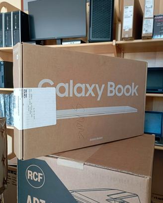 Notebook Galaxy Book4 (15.6”, i3, 8GB)256 GB NUOVO