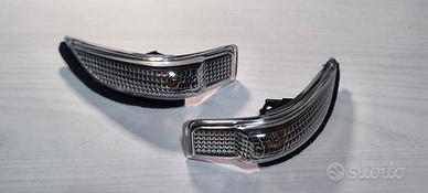 indicatori di direzione sotto specchietto Toyota
