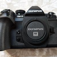 Fotocamera Olympus EM1 Mark II + Impugnatura agg.