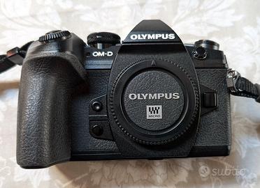 Fotocamera Olympus EM1 Mark II + Impugnatura agg.