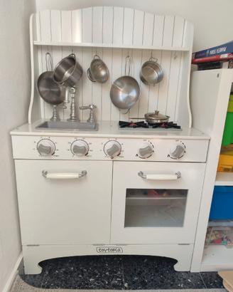 Cucina giocattolo.