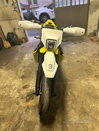 Husqvarna 701 supermoto 2024 guidabile con A2
