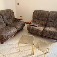 Eleganti divani in tessuto e legno 100 € l uno