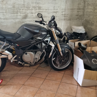 MV Agusta Brutale 750s + Accessori