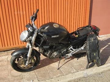 Ducati monster 750 del 2000 ricambi 620 750 e 900