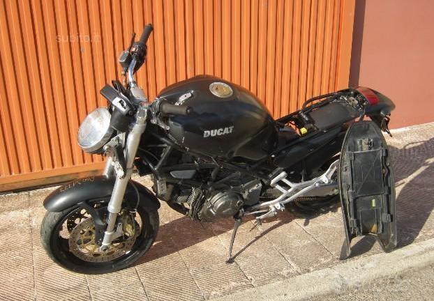 Ducati monster 750 del 2000 ricambi 620 750 e 900
