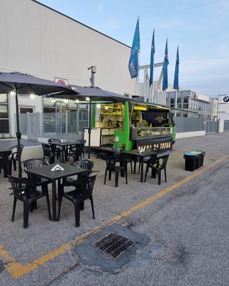 Food Truck per piadine, hamburger, hot dot, panini