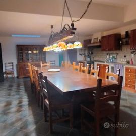 tavolo. più 14  sedie  più lampadario 