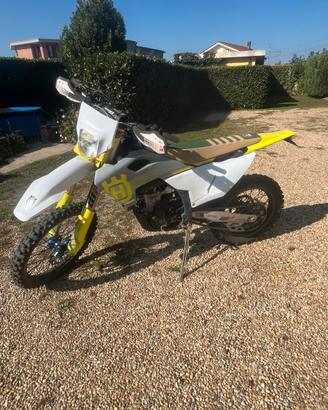 HUSQVARNA 250 4T