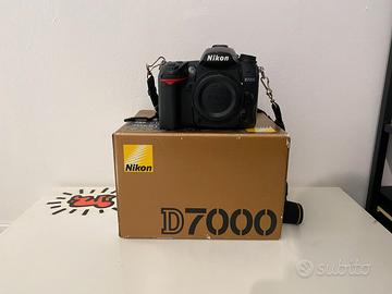 Nikon D7000 + Battery grip + Accessori
