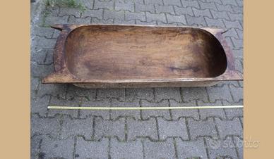 Antico tronco scavato