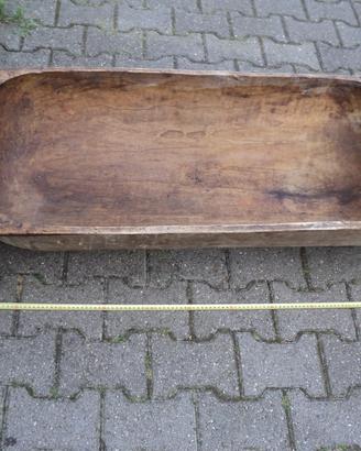 Antico tronco scavato