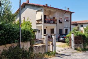 Appartamento piano primo su casa bifamiliare
