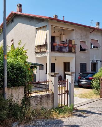 Appartamento piano primo su casa bifamiliare