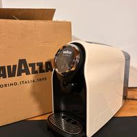 Macchinetta del caffe Lavazza in black elogy.