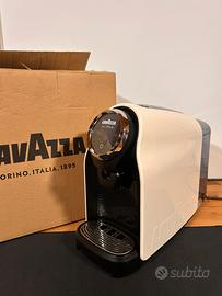 Macchinetta del caffe Lavazza in black elogy.