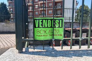 Box tra il mercato e municipio