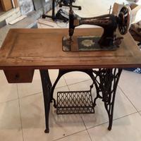 Macchina da cucire antica