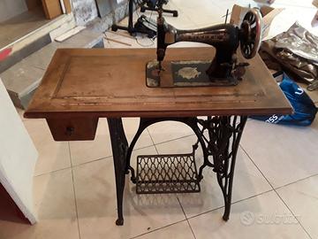 Macchina da cucire antica