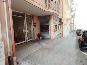 Ampio locale pressi viale Italia