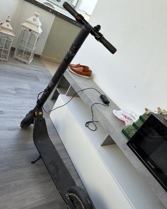 Monopattino elettrico Ninebot Segway E25E