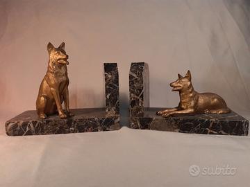Coppia reggilibri con cani metallo e marmo