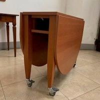 tavolo ovale ripiegabile  con ruote e  6 sedie