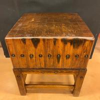 Ceppo in legno da macellaio restaurato