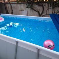 piscina con telo più 2 lettini in alluminio  nuovi