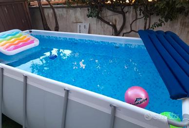 piscina con telo più 2 lettini in alluminio  nuovi