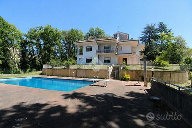 VILLA SINGOLA A POGGIO MIRTETO