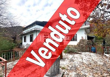 VILLA UNIFAMILIARE CON AMPIO GIARDINO!