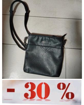 Borsa seguè nera a tracolla