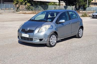 TOYOTA Yaris 1.0 5 porte