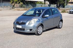 TOYOTA Yaris 1.0 5 porte