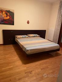 Letto matrimoniale e comò in wenge’